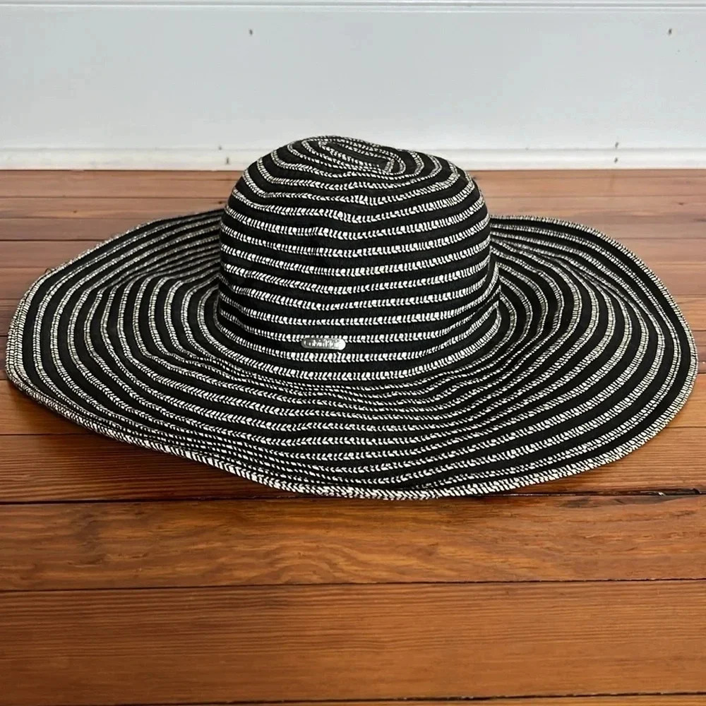 Calvin Klein Classic Glamorous Black and White Oversized Vacation Sun Hat - OS